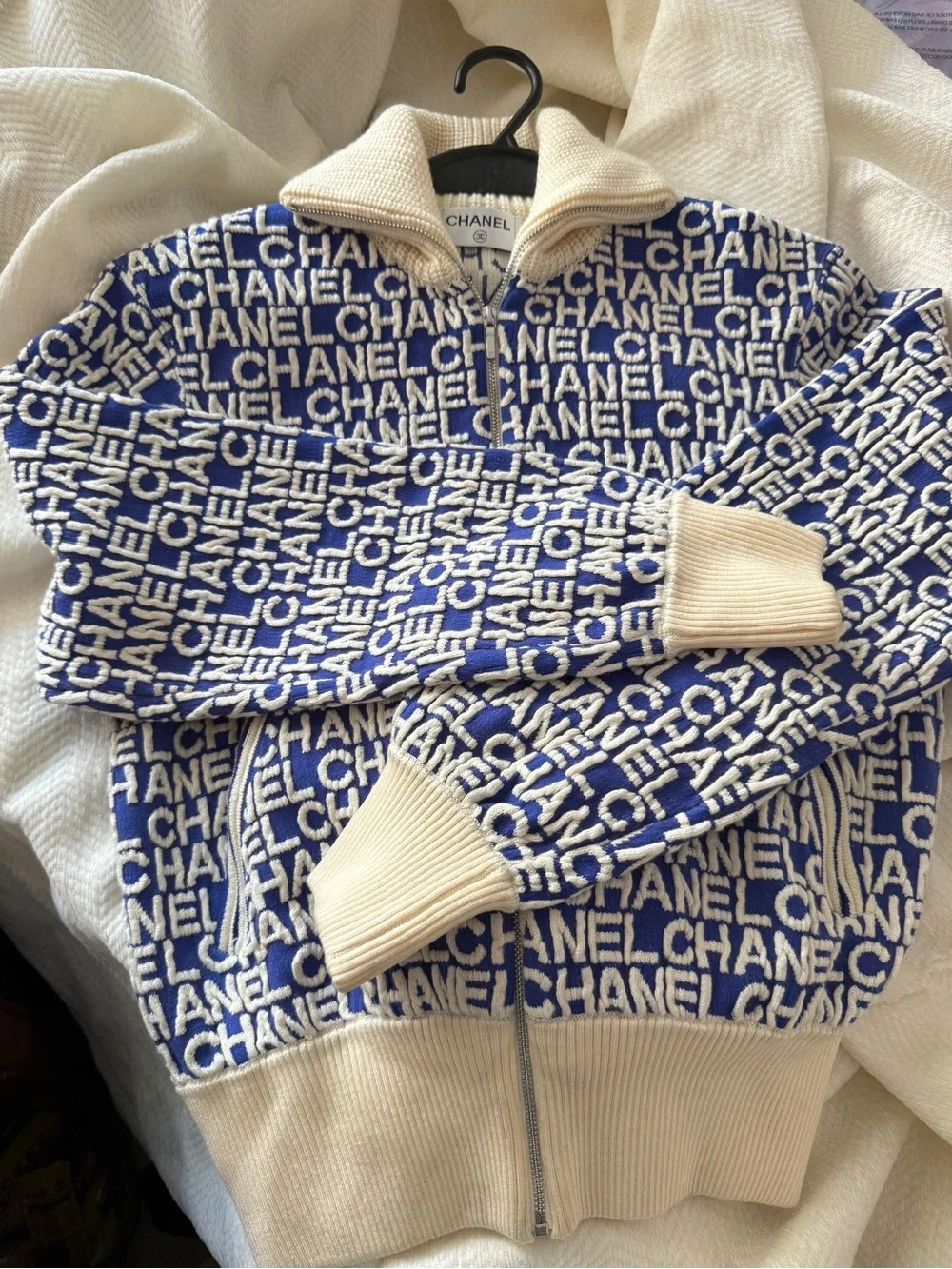 CHANEL logo knit